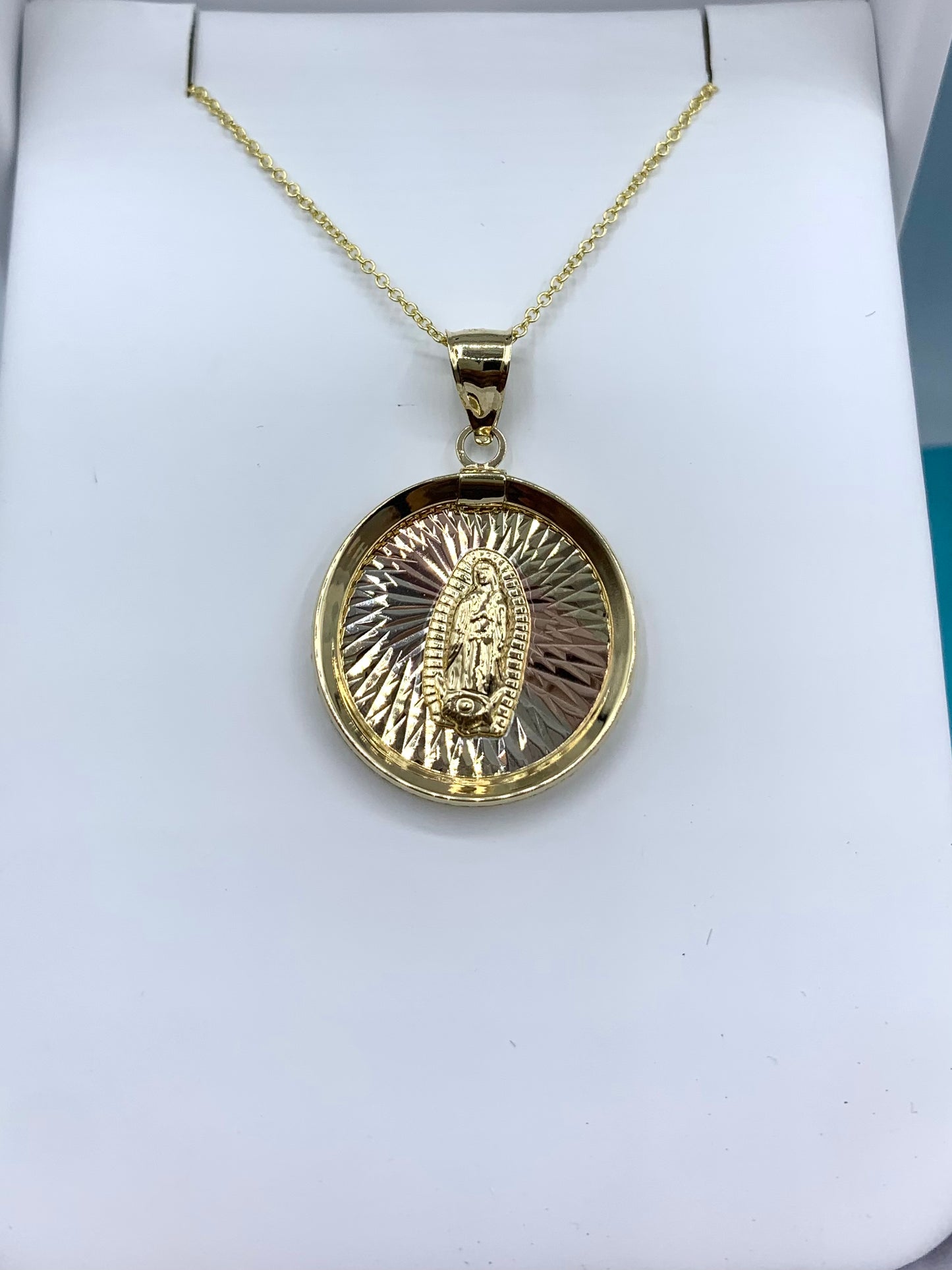 14 K YELLOW GOLD VIRGIN MARY