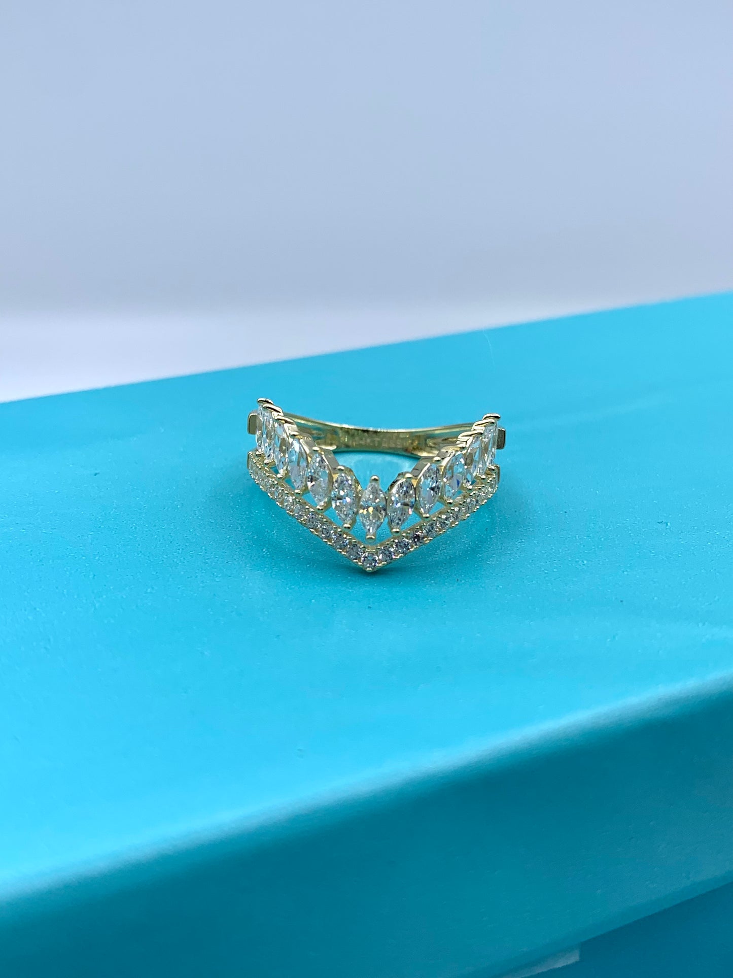 14 K YELLOW GOLD V SHAPE RING