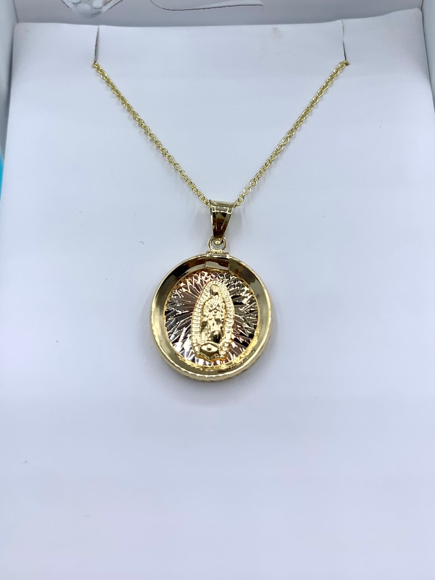 14 K YELLOW GOLD VIRGIN MARY NECKLACE