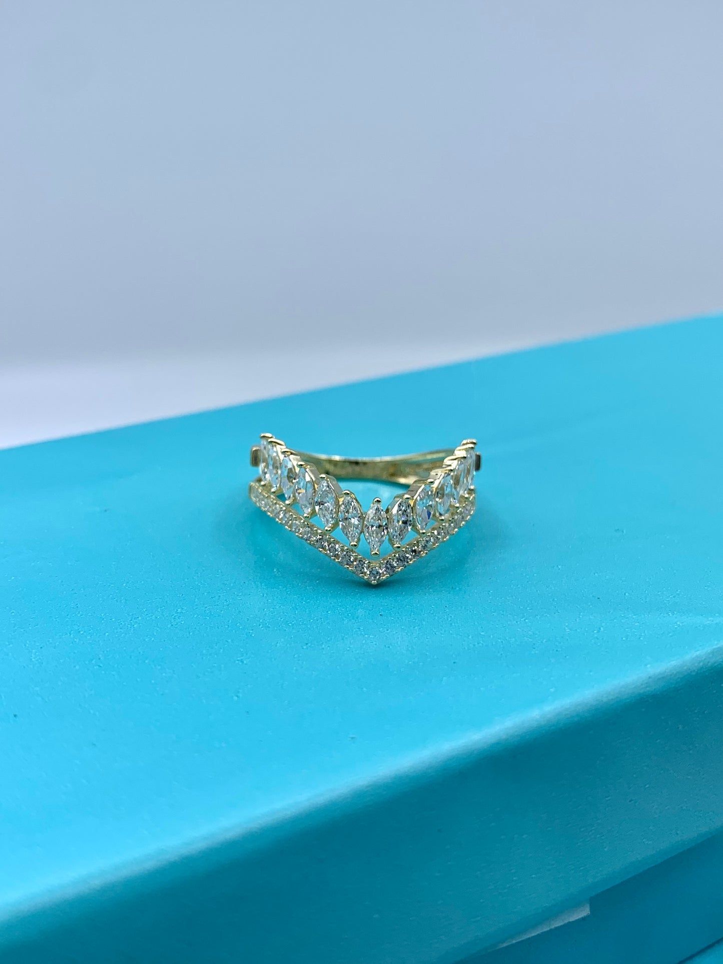 14 K YELLOW GOLD V SHAPE RING