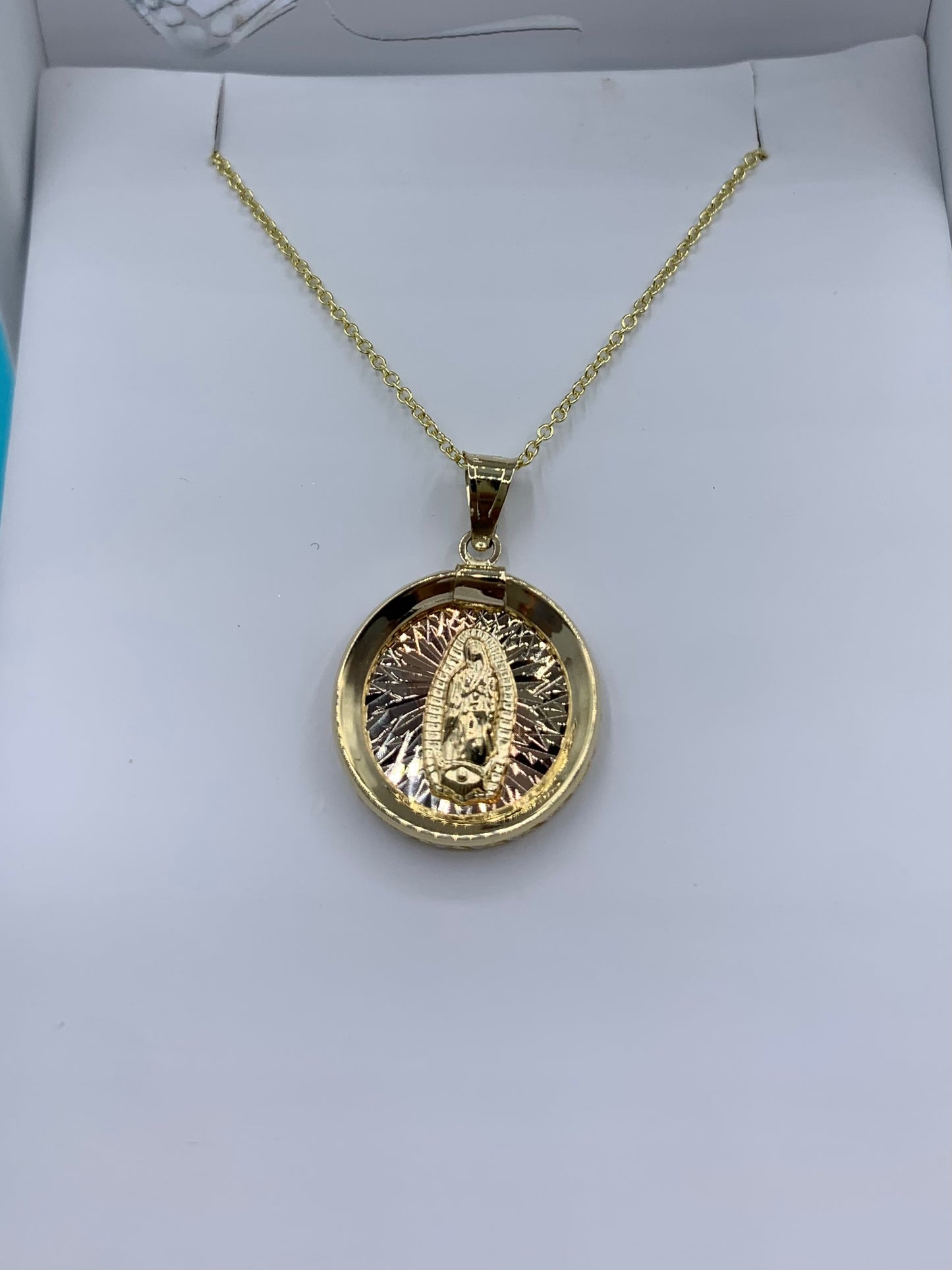 14 K YELLOW GOLD VIRGIN MARY NECKLACE